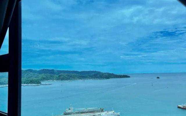 Homesuite' Home at Jesselton Quay