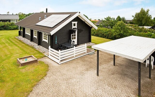 Alluring Holiday Home in Glesborg near Sea