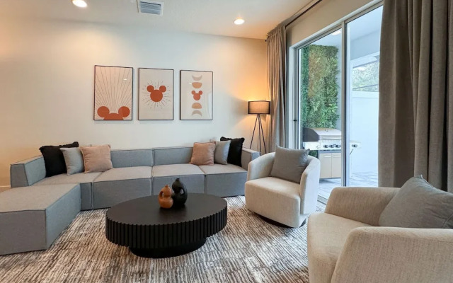 Upstay - Modern Family Townhouse w Private Pool