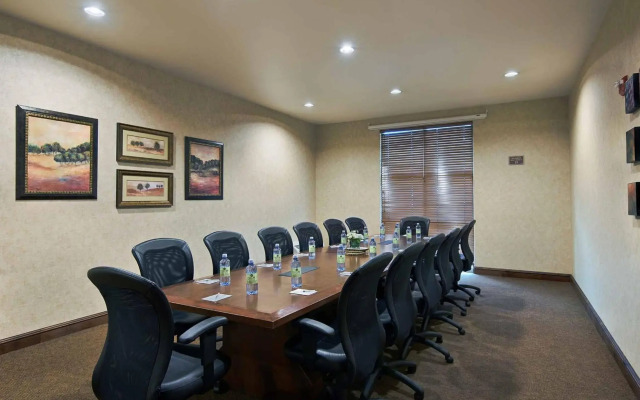 Oxford Suites Yakima
