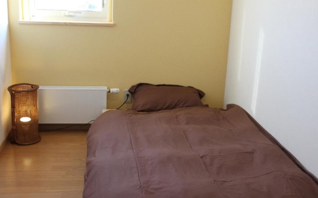 Niseko Guesthouse Nalu – Guest Rooms – Niseko