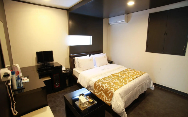 Goodstay Lanuit Hotel