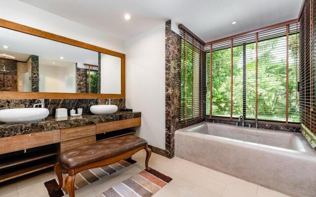 Champagne Pool Villa