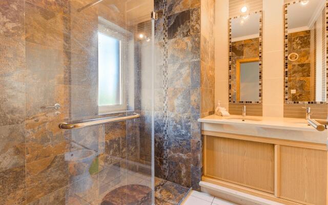 V5 Grace (V2G2) in Albufeira