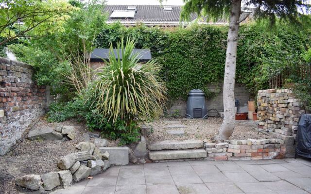 Dublin 2 Bedroom House With Garden