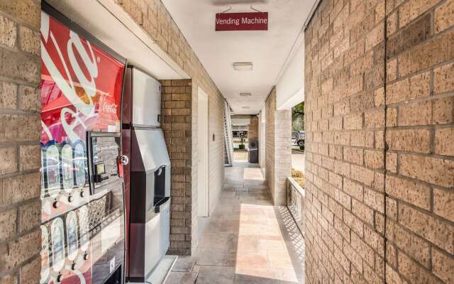 Americas Best Value Inn Columbus, TX