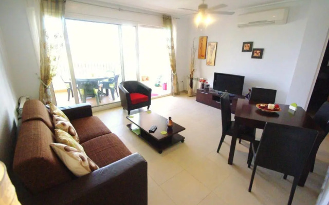 First Floor Apartment Near The Town Centre - AA511LT