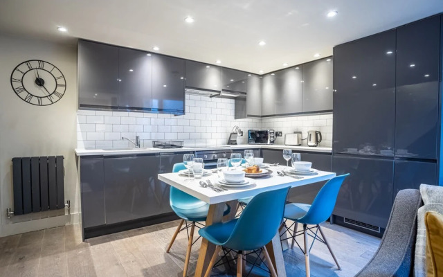 Luxe Pristine 2BR near Buckingham Palace