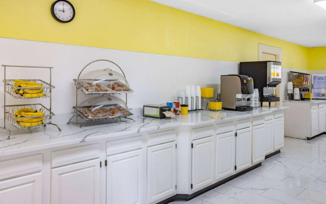 Days Inn & Suites by Wyndham Williamsburg Colonial