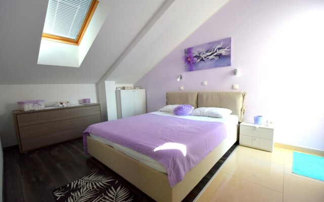 Apartment Roberto with Sea View