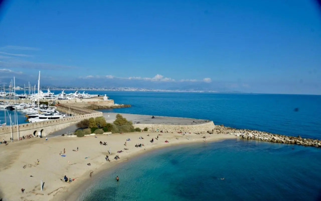 Artistic Antibes Apartment