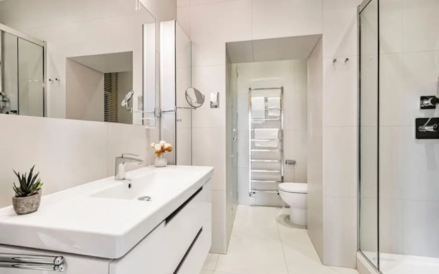 Royal Holland Park - Central AC Elevator