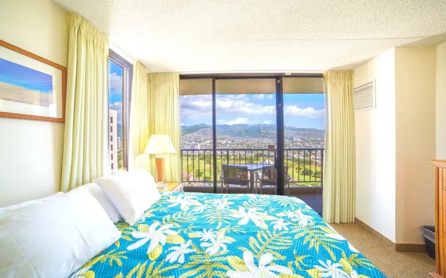 Waikiki Sunset Close to Beach with Parking