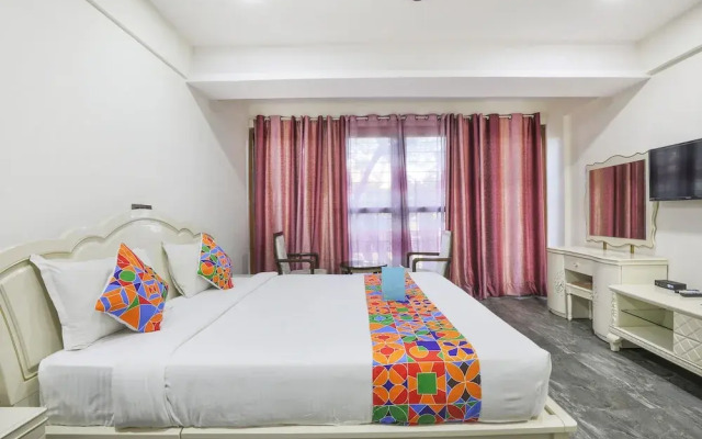 Fabhotel Frazer Suites