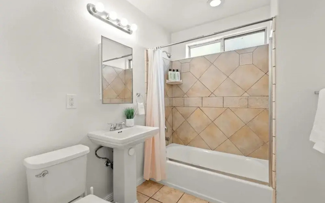 Near USC Dtla Spacious Private Bedroom 4