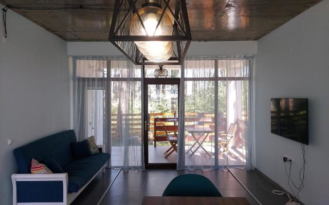 Beachfront 4-bedroom home in Kaprovani pine forest