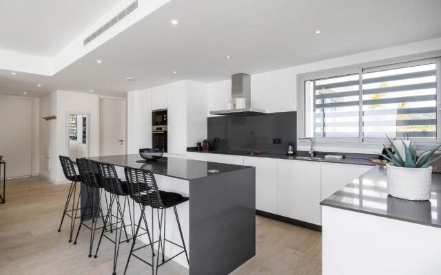 AL-1514 - 3 bedrooms Apartment