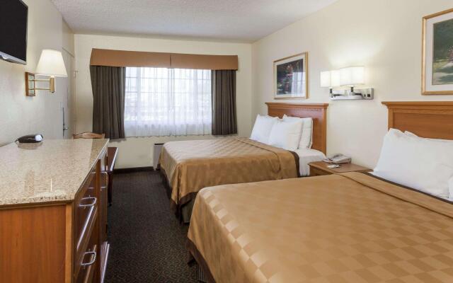 Travelodge by Wyndham Fullerton Near Anaheim