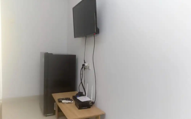 Homey And Comfort Studio At The Enviro Apartment – Guest Rooms – Cikarang