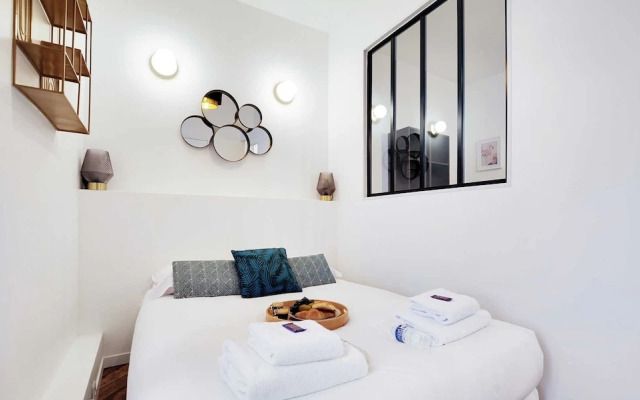 Chic Apartment in Paris for Couple
