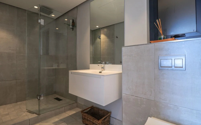 Sixteen on Bree 1425 by CTHA