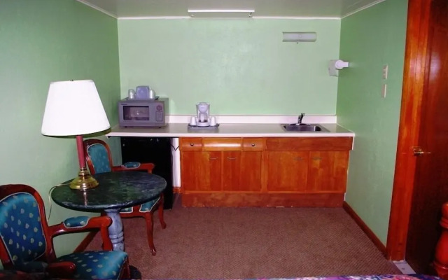 Blue Spruce Motel