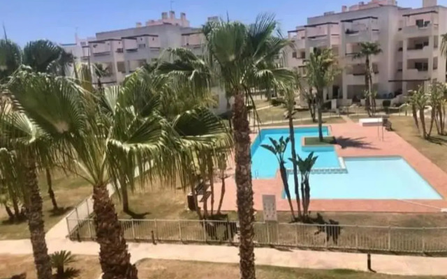 Stylish 2-bed Apartment Overlooking the Fairways