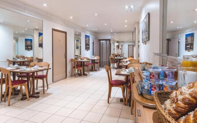 Ours Blanc - Place Victor Hugo