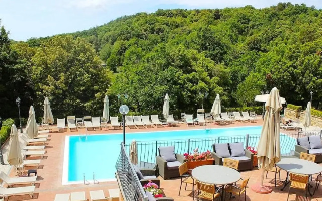 Apartment in Monteverdi Near Wine Tours