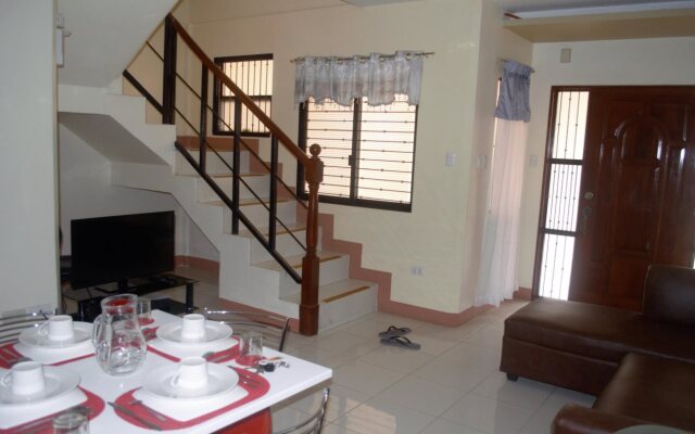 Manora Apartments and Guest House