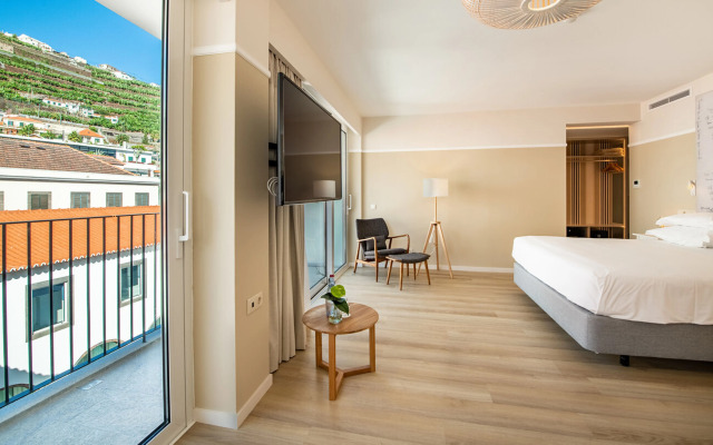 Pestana Fisherman Village