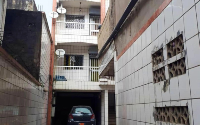 One bedroom appartement with balcony and wifi at Douala
