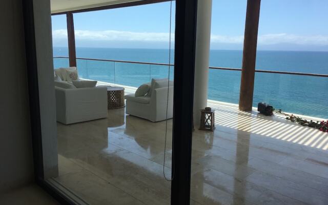 Unlimited Luxury ARENA Condo