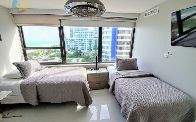 Alexander 1003 4 Bedroom Apts by RedAwning