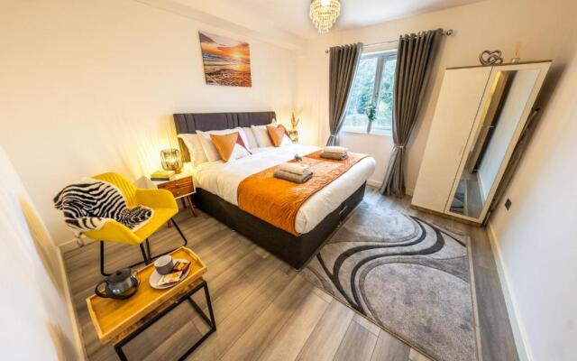 Ashview 2 - Heathrow - Thorpe Park - Free Parking