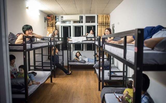 Meow Hostel