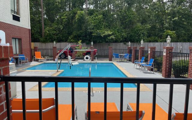 Holiday Inn Express & Suites Ocean Springs by IHG