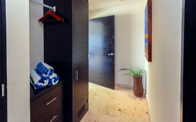 Stunning Beachfront Retreat - Castillo de Arena