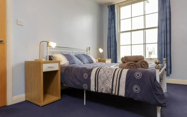 Spacious 3 bedroom Beachfront property with amazing sea views!