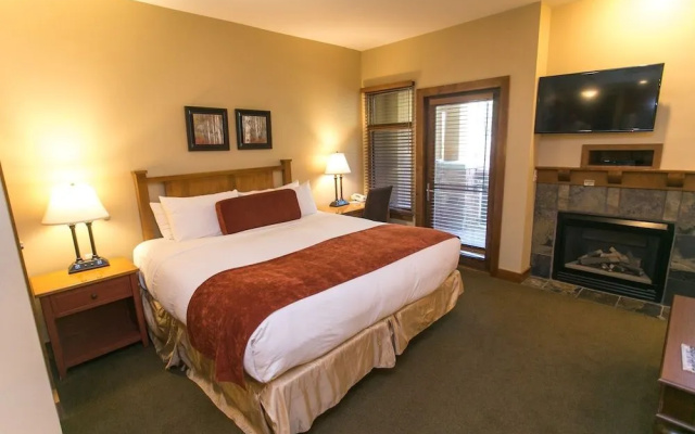 Spacious Unit Mountain Getaway with Fireplace by RedAwning