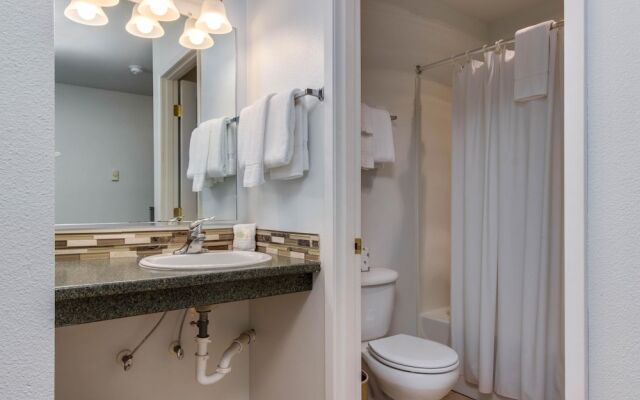 The Sandstone Point Inn