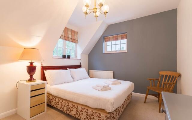 NEW Cosy 2 Bedroom Detached House West Finchley