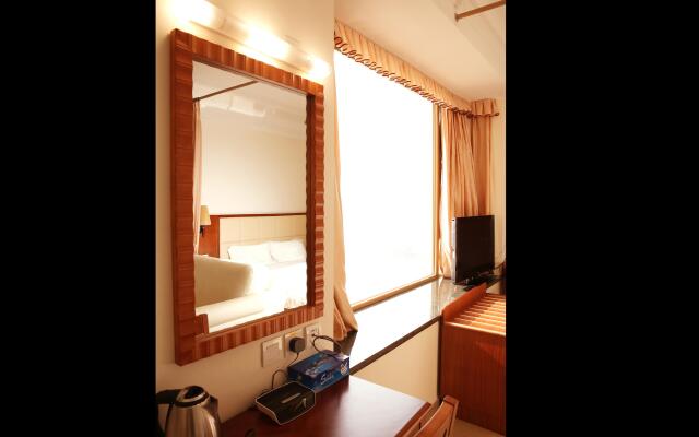 Grand Harbour Hotel