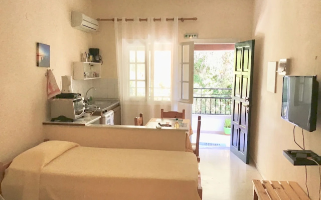 Almyra Apartments & Studios