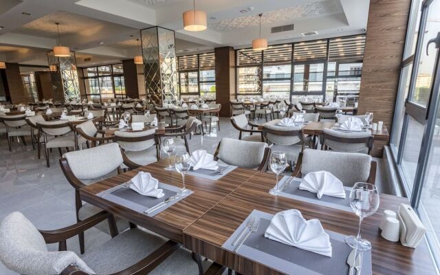 Shimall Deluxe Hotel