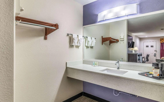 Quality Inn & Suites Canton