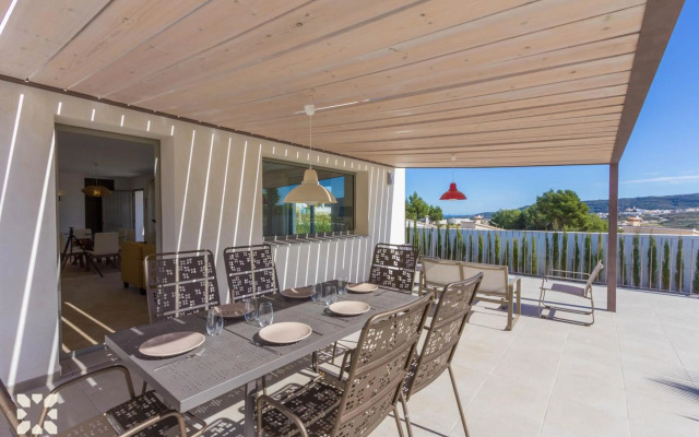 Villa Dalia by Abahana Villas