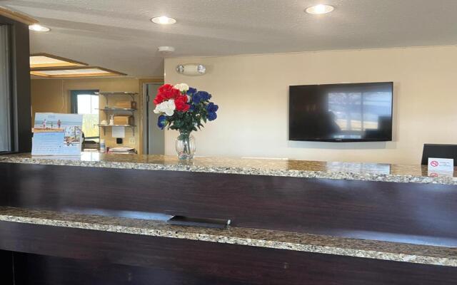 Red Roof Inn Toledo - Holland