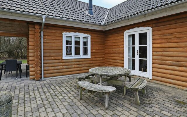 Gorgeous Holiday Home in Vinderup Jutland With Whirlpool