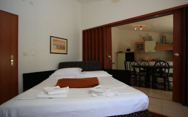 Apartment and Rooms Pansion Duba